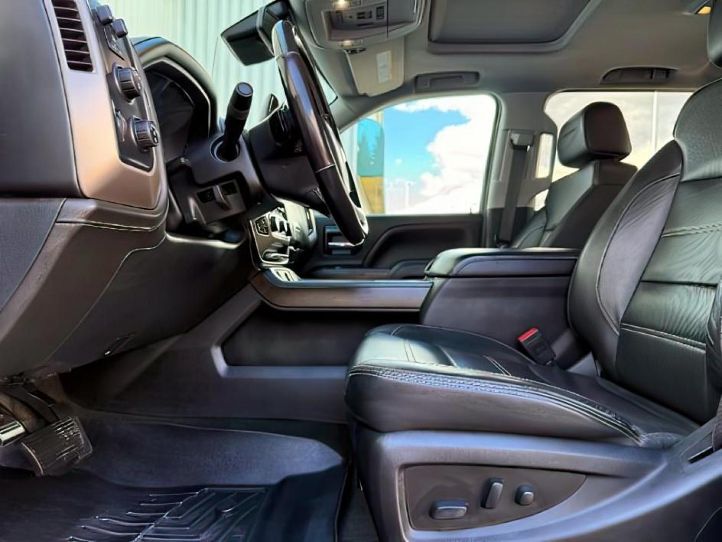 2018 BLACK /Jet Black GMC Sierra 2500HD Denali (1GT12UEY3JF) with an Duramax 6.6L V-8 diesel direct injection engine, AUTOMATIC transmission, located at 1235 N Woodruff Ave., Idaho Falls, 83401, (208) 523-1053, 43.507172, -112.000488 - At Timberline Auto, finding a great deal on your next vehicle is always easy! Our experienced sales staff goal is to help find you the right vehicle at the right price! Our knowledgeable finance department has options for almost any credit score. We offer extended service contract options to prot - Photo#12