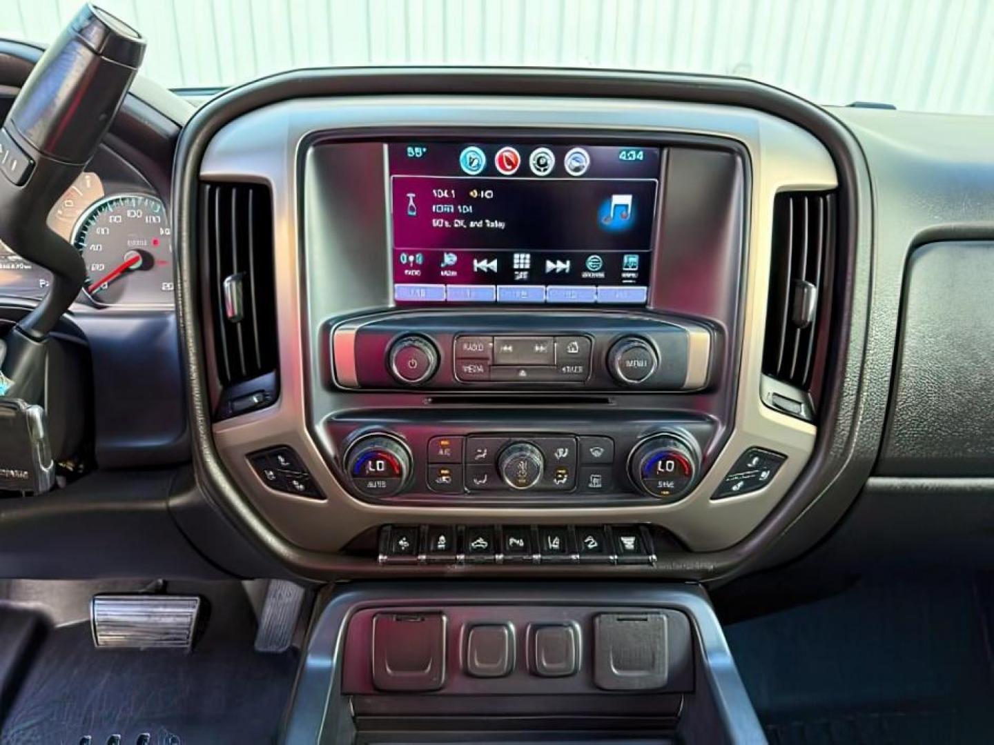 2018 BLACK /Jet Black GMC Sierra 2500HD Denali (1GT12UEY3JF) with an Duramax 6.6L V-8 diesel direct injection engine, AUTOMATIC transmission, located at 1235 N Woodruff Ave., Idaho Falls, 83401, (208) 523-1053, 43.507172, -112.000488 - At Timberline Auto, finding a great deal on your next vehicle is always easy! Our experienced sales staff goal is to help find you the right vehicle at the right price! Our knowledgeable finance department has options for almost any credit score. We offer extended service contract options to prot - Photo#15
