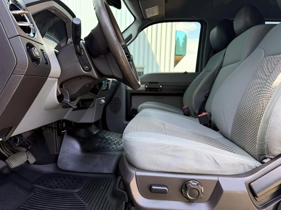 2013 GRAY /BLACK Ford F-350 (1FT8W3BTXDE) with an Powerstroke 67L V-8 diesel direct injection engine, Automatic transmission, located at 1175 N Woodruff Ave, Idaho Falls, ID, 83401, 43.506901, -111.999657 - Heavy duty strength and serious truck utility come together in this 2013 Ford F-350 Super Duty Crew Cab equipped with a 6.7L Power Stroke turbo diesel engine and four wheel drive capability. Diesel power and Super Duty engineering make this truck a strong fit for towing trailers, hauling equipment,- Photo#12