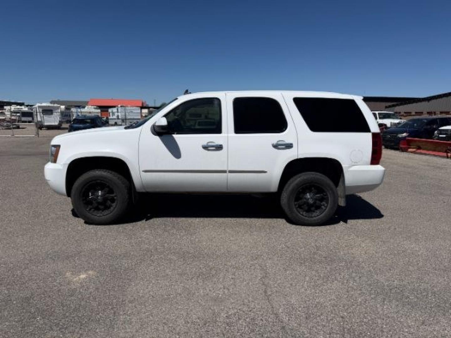 2013 WHITE /Ebony Leather Interior Chevrolet Tahoe LT 4WD (1GNSKBE09DR) with an 5.3L V8 OHV 16V FFV engine, 6-Speed Automatic transmission, located at 1235 N Woodruff Ave., Idaho Falls, 83401, (208) 523-1053, 43.507172, -112.000488 - At Timberline Auto, finding a great deal on your next vehicle is always easy! Our experienced sales staff goal is to help find you the right vehicle at the right price! Our knowledgeable finance department has options for almost any credit score. We offer extended service contract options to prot - Photo#1