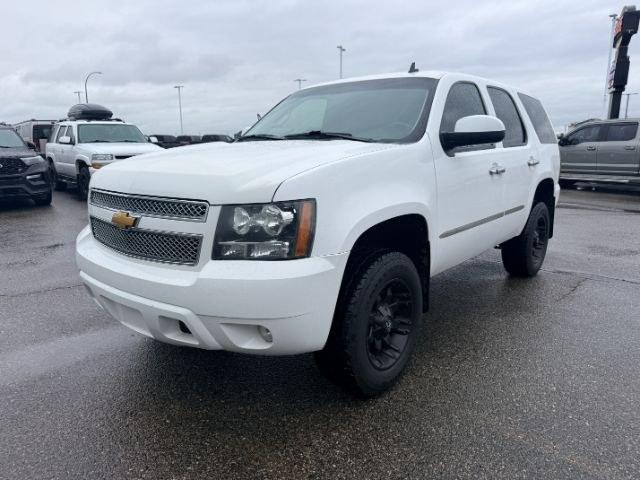 2013 WHITE /Ebony Leather Interior Chevrolet Tahoe (1GNSKBE09DR) with an 53L V8 OHV 16V FFV engine, Automatic transmission, located at 1175 N Woodruff Ave, Idaho Falls, ID, 83401, 43.506901, -111.999657 - At Timberline Auto, finding a great deal on your next vehicle is always easy! Our experienced sales staff goal is to help find you the right vehicle at the right price! Our knowledgeable finance department has options for almost any credit score. We offer extended service contract options to prot- Photo#29