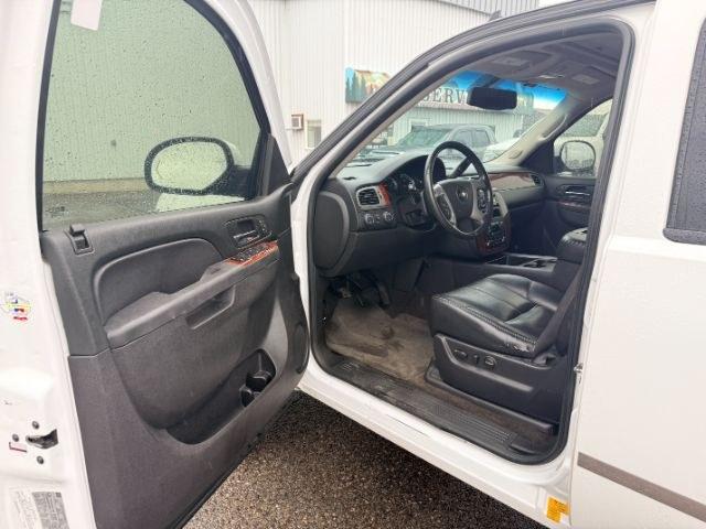 2013 WHITE /Ebony Leather Interior Chevrolet Tahoe (1GNSKBE09DR) with an 53L V8 OHV 16V FFV engine, Automatic transmission, located at 1175 N Woodruff Ave, Idaho Falls, ID, 83401, 43.506901, -111.999657 - At Timberline Auto, finding a great deal on your next vehicle is always easy! Our experienced sales staff goal is to help find you the right vehicle at the right price! Our knowledgeable finance department has options for almost any credit score. We offer extended service contract options to prot- Photo#42