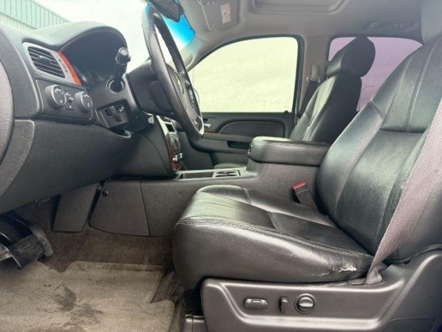 2013 WHITE /Ebony Leather Interior Chevrolet Tahoe (1GNSKBE09DR) with an 53L V8 OHV 16V FFV engine, Automatic transmission, located at 1175 N Woodruff Ave, Idaho Falls, ID, 83401, 43.506901, -111.999657 - At Timberline Auto, finding a great deal on your next vehicle is always easy! Our experienced sales staff goal is to help find you the right vehicle at the right price! Our knowledgeable finance department has options for almost any credit score. We offer extended service contract options to prot- Photo#43
