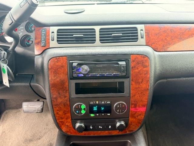 2013 WHITE /Ebony Leather Interior Chevrolet Tahoe (1GNSKBE09DR) with an 53L V8 OHV 16V FFV engine, Automatic transmission, located at 1175 N Woodruff Ave, Idaho Falls, ID, 83401, 43.506901, -111.999657 - At Timberline Auto, finding a great deal on your next vehicle is always easy! Our experienced sales staff goal is to help find you the right vehicle at the right price! Our knowledgeable finance department has options for almost any credit score. We offer extended service contract options to prot- Photo#46