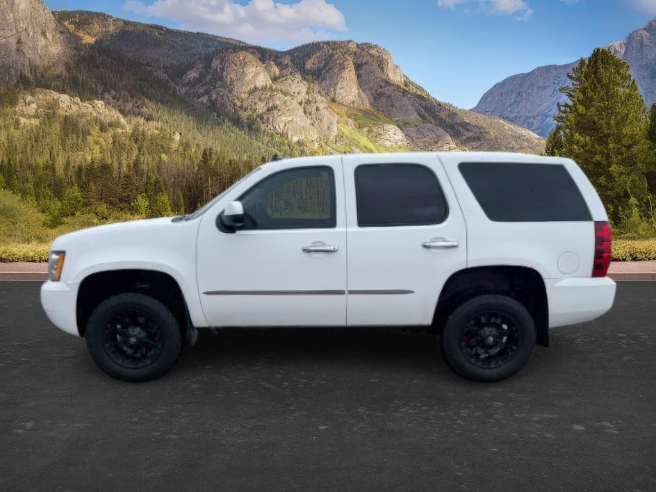 2013 WHITE /Ebony Leather Interior Chevrolet Tahoe (1GNSKBE09DR) with an 53L V8 OHV 16V FFV engine, Automatic transmission, located at 1175 N Woodruff Ave, Idaho Falls, ID, 83401, 43.506901, -111.999657 - At Timberline Auto, finding a great deal on your next vehicle is always easy! Our experienced sales staff goal is to help find you the right vehicle at the right price! Our knowledgeable finance department has options for almost any credit score. We offer extended service contract options to prot- Photo#1