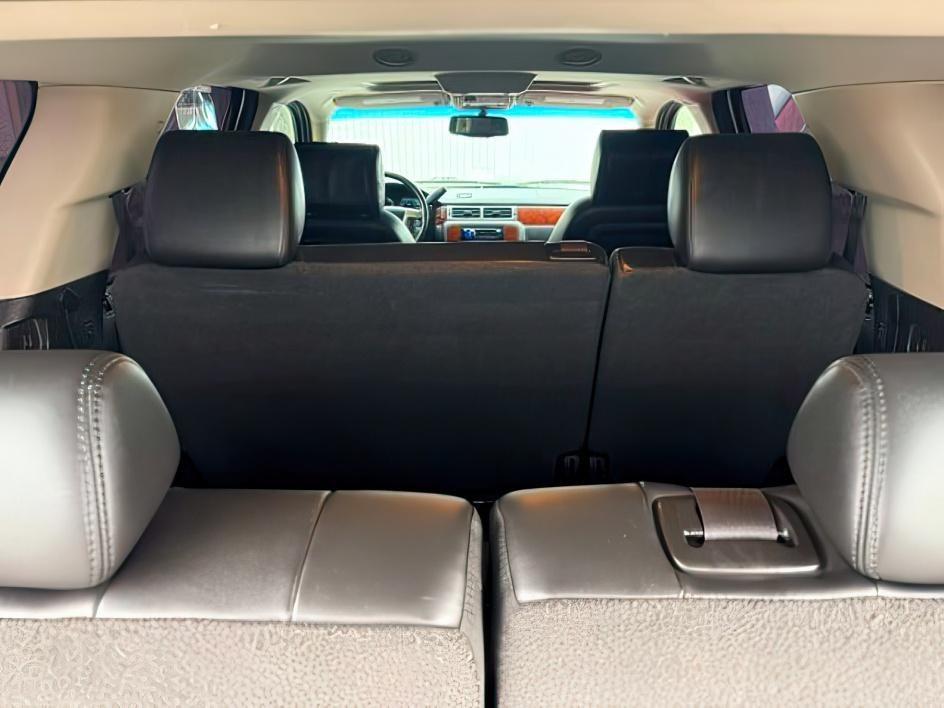 2013 WHITE /Ebony Leather Interior Chevrolet Tahoe (1GNSKBE09DR) with an 53L V8 OHV 16V FFV engine, Automatic transmission, located at 1175 N Woodruff Ave, Idaho Falls, ID, 83401, 43.506901, -111.999657 - At Timberline Auto, finding a great deal on your next vehicle is always easy! Our experienced sales staff goal is to help find you the right vehicle at the right price! Our knowledgeable finance department has options for almost any credit score. We offer extended service contract options to prot- Photo#6