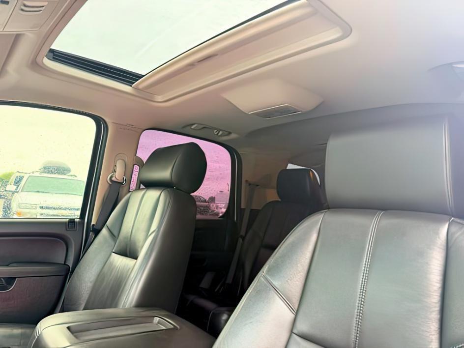 2013 WHITE /Ebony Leather Interior Chevrolet Tahoe (1GNSKBE09DR) with an 53L V8 OHV 16V FFV engine, Automatic transmission, located at 1175 N Woodruff Ave, Idaho Falls, ID, 83401, 43.506901, -111.999657 - At Timberline Auto, finding a great deal on your next vehicle is always easy! Our experienced sales staff goal is to help find you the right vehicle at the right price! Our knowledgeable finance department has options for almost any credit score. We offer extended service contract options to prot- Photo#23