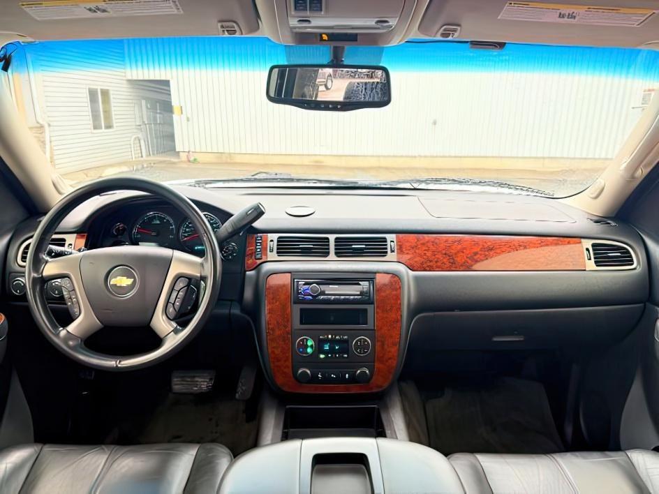 2013 WHITE /Ebony Leather Interior Chevrolet Tahoe (1GNSKBE09DR) with an 53L V8 OHV 16V FFV engine, Automatic transmission, located at 1175 N Woodruff Ave, Idaho Falls, ID, 83401, 43.506901, -111.999657 - At Timberline Auto, finding a great deal on your next vehicle is always easy! Our experienced sales staff goal is to help find you the right vehicle at the right price! Our knowledgeable finance department has options for almost any credit score. We offer extended service contract options to prot- Photo#25