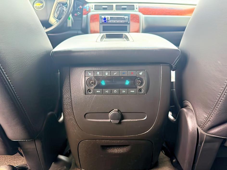 2013 WHITE /Ebony Leather Interior Chevrolet Tahoe (1GNSKBE09DR) with an 53L V8 OHV 16V FFV engine, Automatic transmission, located at 1175 N Woodruff Ave, Idaho Falls, ID, 83401, 43.506901, -111.999657 - At Timberline Auto, finding a great deal on your next vehicle is always easy! Our experienced sales staff goal is to help find you the right vehicle at the right price! Our knowledgeable finance department has options for almost any credit score. We offer extended service contract options to prot- Photo#26