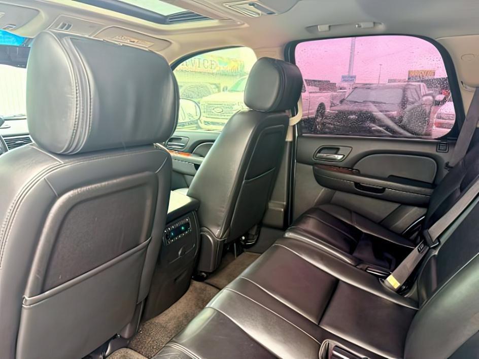 2013 WHITE /Ebony Leather Interior Chevrolet Tahoe (1GNSKBE09DR) with an 53L V8 OHV 16V FFV engine, Automatic transmission, located at 1175 N Woodruff Ave, Idaho Falls, ID, 83401, 43.506901, -111.999657 - At Timberline Auto, finding a great deal on your next vehicle is always easy! Our experienced sales staff goal is to help find you the right vehicle at the right price! Our knowledgeable finance department has options for almost any credit score. We offer extended service contract options to prot- Photo#27
