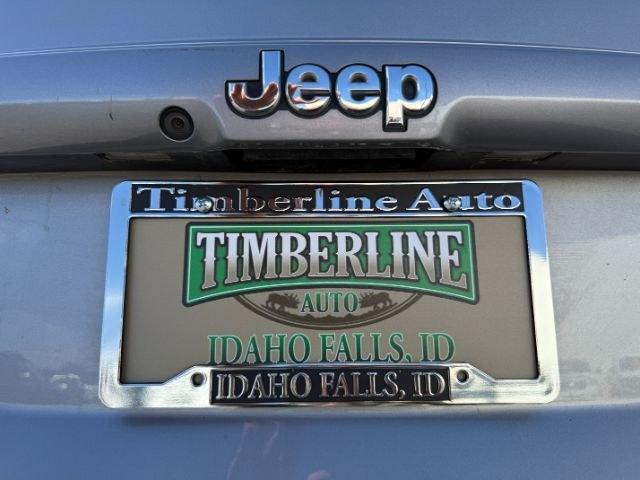 2015 GRAY /Dark Slate Gray Jeep Compass Latitude (1C4NJDEB3FD) with an 2.4L I-4 DOHC engine, AUTOMATIC transmission, located at 1235 N Woodruff Ave., Idaho Falls, 83401, (208) 523-1053, 43.507172, -112.000488 - At Timberline Auto, finding a great deal on your next vehicle is always easy! Our experienced sales staff goal is to help find you the right vehicle at the right price! Our knowledgeable finance department has options for almost any credit score. We offer extended service contract options to prot - Photo#30