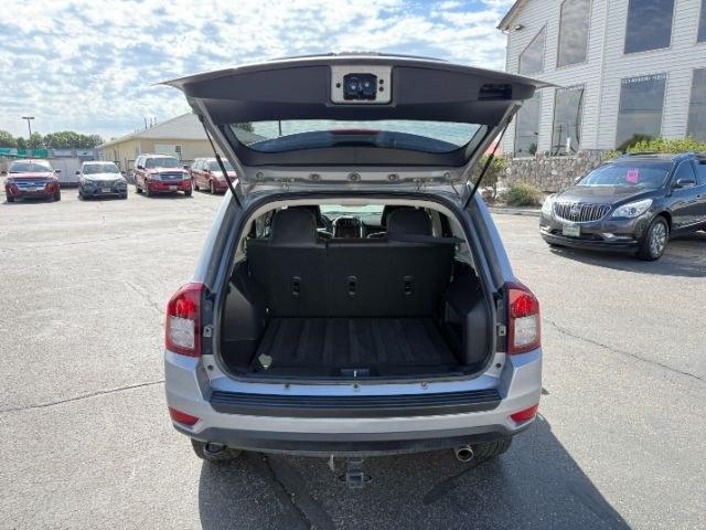 2015 GRAY /Dark Slate Gray Jeep Compass Latitude (1C4NJDEB3FD) with an 2.4L I-4 DOHC engine, AUTOMATIC transmission, located at 1235 N Woodruff Ave., Idaho Falls, 83401, (208) 523-1053, 43.507172, -112.000488 - At Timberline Auto, finding a great deal on your next vehicle is always easy! Our experienced sales staff goal is to help find you the right vehicle at the right price! Our knowledgeable finance department has options for almost any credit score. We offer extended service contract options to prot - Photo#31