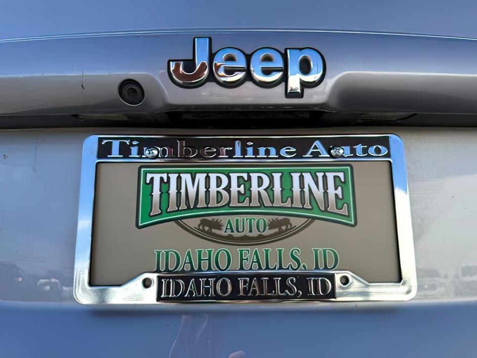2015 GRAY /Dark Slate Gray Jeep Compass Latitude (1C4NJDEB3FD) with an 2.4L I-4 DOHC engine, AUTOMATIC transmission, located at 1235 N Woodruff Ave., Idaho Falls, 83401, (208) 523-1053, 43.507172, -112.000488 - At Timberline Auto, finding a great deal on your next vehicle is always easy! Our experienced sales staff goal is to help find you the right vehicle at the right price! Our knowledgeable finance department has options for almost any credit score. We offer extended service contract options to prot - Photo#4