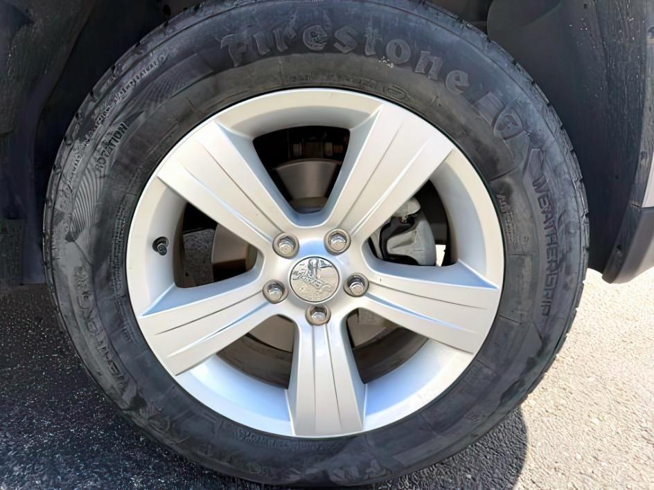 2015 GRAY /Dark Slate Gray Jeep Compass Latitude (1C4NJDEB3FD) with an 2.4L I-4 DOHC engine, AUTOMATIC transmission, located at 1235 N Woodruff Ave., Idaho Falls, 83401, (208) 523-1053, 43.507172, -112.000488 - At Timberline Auto, finding a great deal on your next vehicle is always easy! Our experienced sales staff goal is to help find you the right vehicle at the right price! Our knowledgeable finance department has options for almost any credit score. We offer extended service contract options to prot - Photo#12