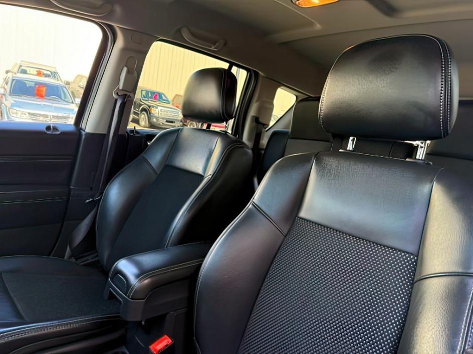 2015 GRAY /Dark Slate Gray Jeep Compass Latitude (1C4NJDEB3FD) with an 2.4L I-4 DOHC engine, AUTOMATIC transmission, located at 1235 N Woodruff Ave., Idaho Falls, 83401, (208) 523-1053, 43.507172, -112.000488 - At Timberline Auto, finding a great deal on your next vehicle is always easy! Our experienced sales staff goal is to help find you the right vehicle at the right price! Our knowledgeable finance department has options for almost any credit score. We offer extended service contract options to prot - Photo#21
