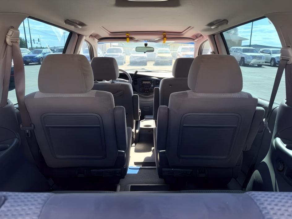 2005 SILVER /Gray Mazda MPV (JM3LW28J750) with an 3L V-6 DOHC engine, Automatic transmission, located at 1175 N Woodruff Ave, Idaho Falls, ID, 83401, 43.506901, -111.999657 - Practical passenger space and everyday versatility come together in this 2005 Mazda MPV, offering a straightforward 3 row minivan setup with seating for family, friends, or extra cargo flexibility when needed. Powered by a 3.0L V6 engine, it delivers smooth, simple performance suited for commuting,- Photo#4