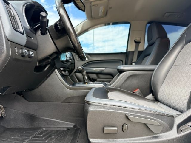2019 WHITE /LEATHER Chevrolet Colorado (1GCGTDEN9K1) with an 36 V6 engine, Automatic transmission, located at 1175 N Woodruff Ave, Idaho Falls, ID, 83401, 43.506901, -111.999657 - Midsize truck utility and everyday versatility come together in this 2019 Chevrolet Colorado Z71 4x4, equipped with a 3.6L V6 engine and off road focused Z71 setup. Four wheel drive capability adds confidence on changing road conditions while maintaining the manageable size drivers want for daily co- Photo#41