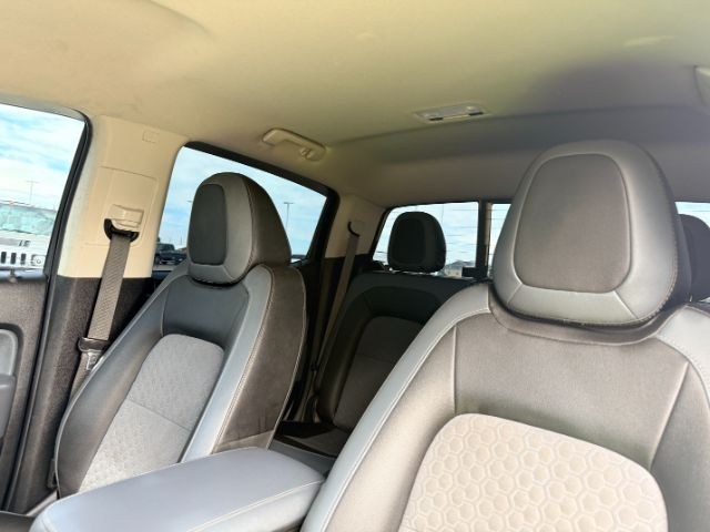2019 WHITE /LEATHER Chevrolet Colorado (1GCGTDEN9K1) with an 36 V6 engine, Automatic transmission, located at 1175 N Woodruff Ave, Idaho Falls, ID, 83401, 43.506901, -111.999657 - Midsize truck utility and everyday versatility come together in this 2019 Chevrolet Colorado Z71 4x4, equipped with a 3.6L V6 engine and off road focused Z71 setup. Four wheel drive capability adds confidence on changing road conditions while maintaining the manageable size drivers want for daily co- Photo#52