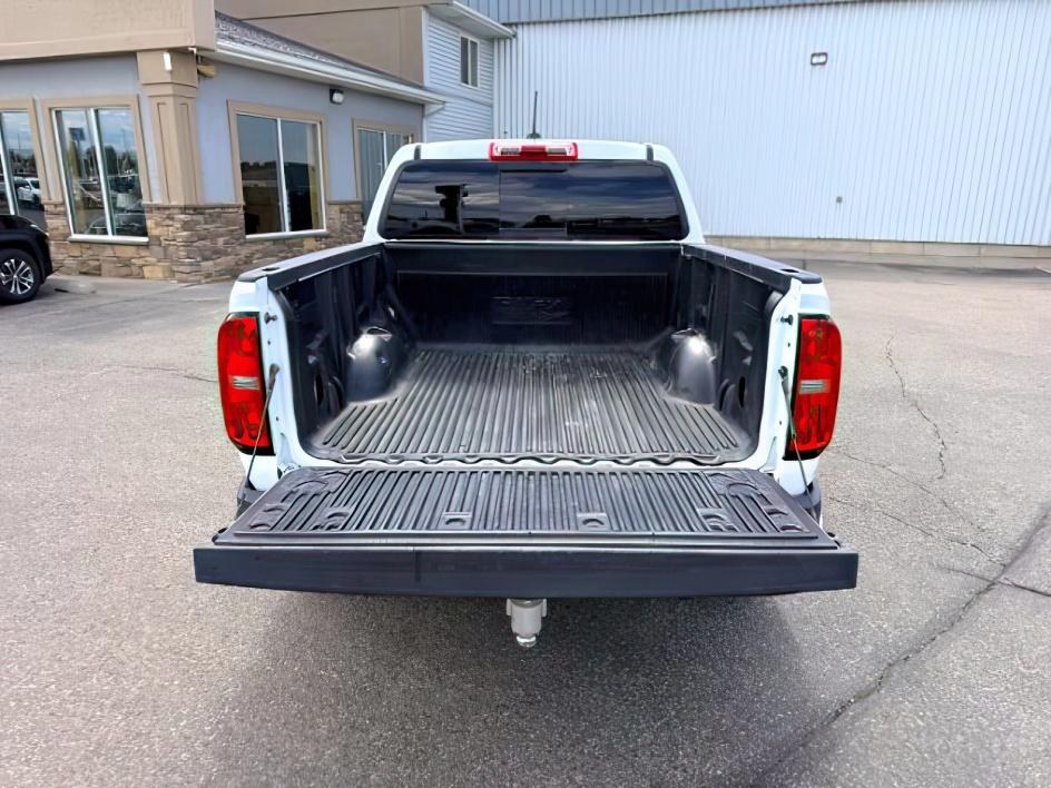 2019 WHITE /LEATHER Chevrolet Colorado (1GCGTDEN9K1) with an 36 V6 engine, Automatic transmission, located at 1175 N Woodruff Ave, Idaho Falls, ID, 83401, 43.506901, -111.999657 - Midsize truck utility and everyday versatility come together in this 2019 Chevrolet Colorado Z71 4x4, equipped with a 3.6L V6 engine and off road focused Z71 setup. Four wheel drive capability adds confidence on changing road conditions while maintaining the manageable size drivers want for daily co- Photo#5
