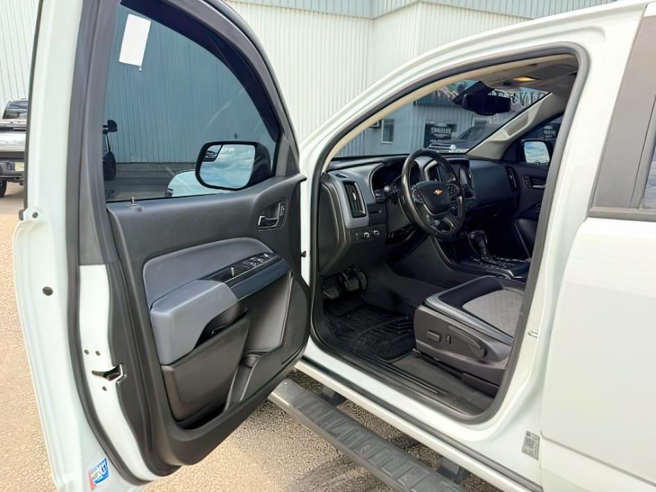 2019 WHITE /LEATHER Chevrolet Colorado (1GCGTDEN9K1) with an 36 V6 engine, Automatic transmission, located at 1175 N Woodruff Ave, Idaho Falls, ID, 83401, 43.506901, -111.999657 - Midsize truck utility and everyday versatility come together in this 2019 Chevrolet Colorado Z71 4x4, equipped with a 3.6L V6 engine and off road focused Z71 setup. Four wheel drive capability adds confidence on changing road conditions while maintaining the manageable size drivers want for daily co- Photo#12