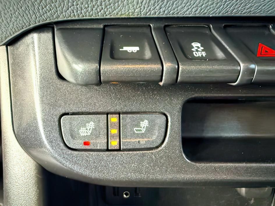 2019 WHITE /LEATHER Chevrolet Colorado (1GCGTDEN9K1) with an 36 V6 engine, Automatic transmission, located at 1175 N Woodruff Ave, Idaho Falls, ID, 83401, 43.506901, -111.999657 - Midsize truck utility and everyday versatility come together in this 2019 Chevrolet Colorado Z71 4x4, equipped with a 3.6L V6 engine and off road focused Z71 setup. Four wheel drive capability adds confidence on changing road conditions while maintaining the manageable size drivers want for daily co- Photo#18