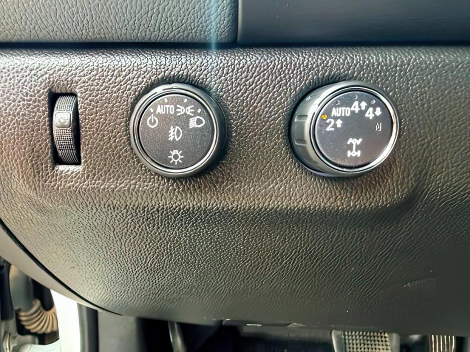 2019 WHITE /LEATHER Chevrolet Colorado (1GCGTDEN9K1) with an 36 V6 engine, Automatic transmission, located at 1175 N Woodruff Ave, Idaho Falls, ID, 83401, 43.506901, -111.999657 - Midsize truck utility and everyday versatility come together in this 2019 Chevrolet Colorado Z71 4x4, equipped with a 3.6L V6 engine and off road focused Z71 setup. Four wheel drive capability adds confidence on changing road conditions while maintaining the manageable size drivers want for daily co- Photo#23