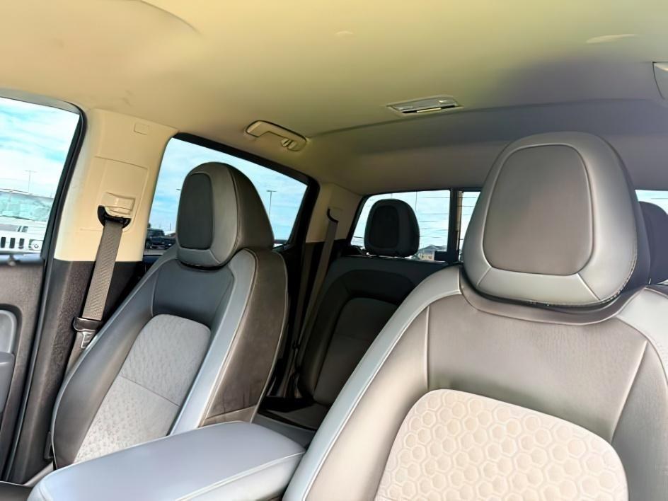 2019 WHITE /LEATHER Chevrolet Colorado (1GCGTDEN9K1) with an 36 V6 engine, Automatic transmission, located at 1175 N Woodruff Ave, Idaho Falls, ID, 83401, 43.506901, -111.999657 - Midsize truck utility and everyday versatility come together in this 2019 Chevrolet Colorado Z71 4x4, equipped with a 3.6L V6 engine and off road focused Z71 setup. Four wheel drive capability adds confidence on changing road conditions while maintaining the manageable size drivers want for daily co- Photo#24