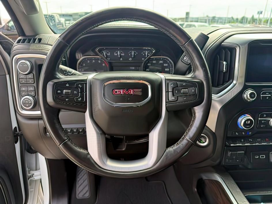 2022 WHITE /Jet Black GMC Sierra 2500HD SLT Crew Cab 4WD (1GT49NE77NF) with an 6.6L V8 OHV 16V engine, 6-Speed Automatic transmission, located at 1235 N Woodruff Ave., Idaho Falls, 83401, (208) 523-1053, 43.507172, -112.000488 - At Timberline Auto, finding a great deal on your next vehicle is always easy! Our experienced sales staff goal is to help find you the right vehicle at the right price! Our knowledgeable finance department has options for almost any credit score. We offer extended service contract options to prot - Photo#16
