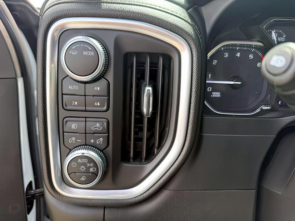 2022 WHITE /Jet Black GMC Sierra 2500HD SLT Crew Cab 4WD (1GT49NE77NF) with an 6.6L V8 OHV 16V engine, 6-Speed Automatic transmission, located at 1235 N Woodruff Ave., Idaho Falls, 83401, (208) 523-1053, 43.507172, -112.000488 - At Timberline Auto, finding a great deal on your next vehicle is always easy! Our experienced sales staff goal is to help find you the right vehicle at the right price! Our knowledgeable finance department has options for almost any credit score. We offer extended service contract options to prot - Photo#23