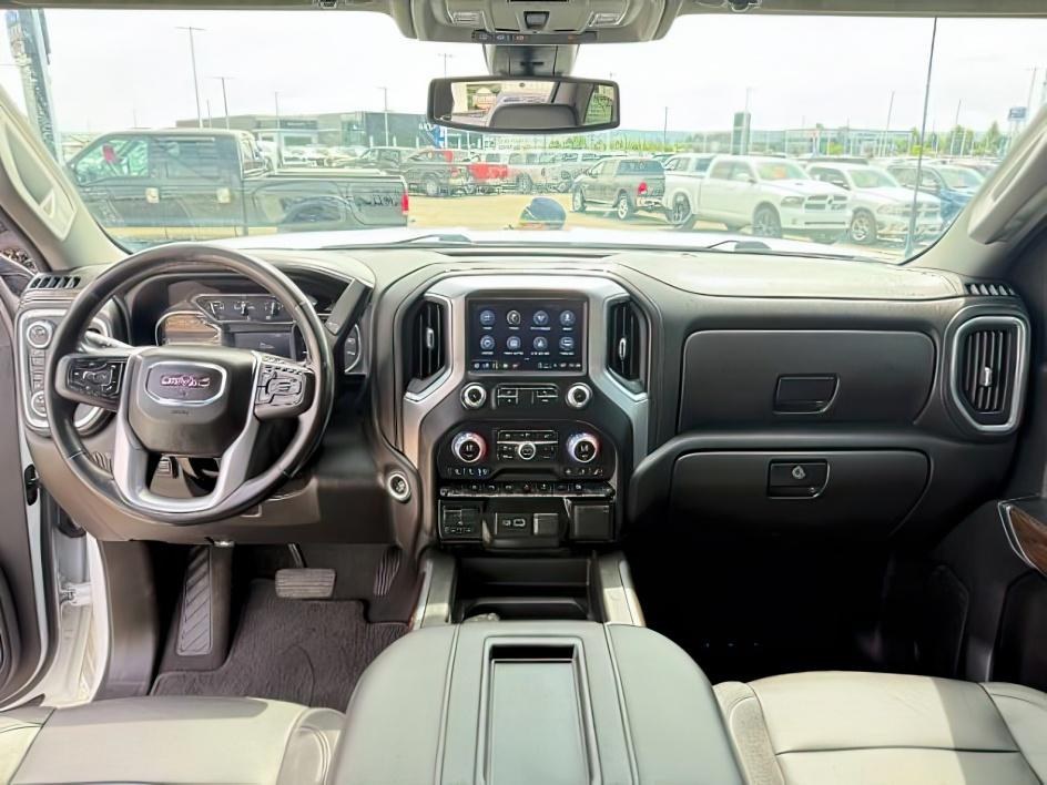 2022 WHITE /Jet Black GMC Sierra 2500HD SLT Crew Cab 4WD (1GT49NE77NF) with an 6.6L V8 OHV 16V engine, 6-Speed Automatic transmission, located at 1235 N Woodruff Ave., Idaho Falls, 83401, (208) 523-1053, 43.507172, -112.000488 - At Timberline Auto, finding a great deal on your next vehicle is always easy! Our experienced sales staff goal is to help find you the right vehicle at the right price! Our knowledgeable finance department has options for almost any credit score. We offer extended service contract options to prot - Photo#24