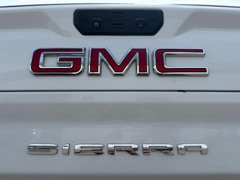 2022 WHITE /Jet Black GMC Sierra SLT (1GT49NE77NF) with an V8, 6.6L engine, 6-Speed Automatic transmission, located at 1175 N Woodruff Ave, Idaho Falls, ID, 83401, 43.506901, -111.999657 - <b>Vehicle Details</b><br>Take on tough jobs and weekend adventures with confidence in this **pre-owned 2022 GMC Sierra 2500 SLT 4WD**. With just **39,314 miles**, this powerful heavy-duty pickup is built to deliver the strength, comfort, and capability drivers want in a premium truck. Under the hoo- Photo#4