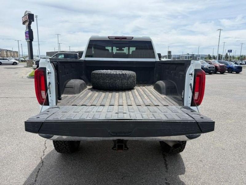 2022 WHITE /Jet Black GMC Sierra SLT (1GT49NE77NF) with an V8, 6.6L engine, 6-Speed Automatic transmission, located at 1175 N Woodruff Ave, Idaho Falls, ID, 83401, 43.506901, -111.999657 - <b>Vehicle Details</b><br>Take on tough jobs and weekend adventures with confidence in this **pre-owned 2022 GMC Sierra 2500 SLT 4WD**. With just **39,314 miles**, this powerful heavy-duty pickup is built to deliver the strength, comfort, and capability drivers want in a premium truck. Under the hoo- Photo#6