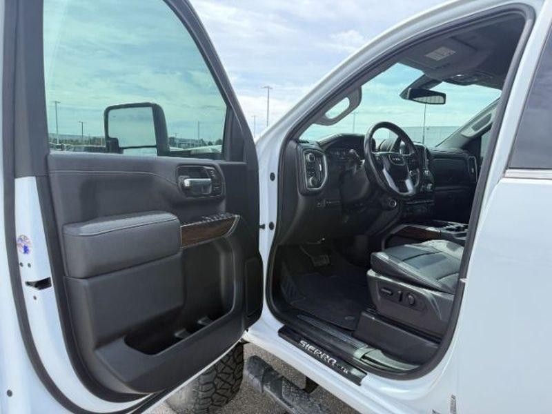 2022 WHITE /Jet Black GMC Sierra SLT (1GT49NE77NF) with an V8, 6.6L engine, 6-Speed Automatic transmission, located at 1175 N Woodruff Ave, Idaho Falls, ID, 83401, 43.506901, -111.999657 - <b>Vehicle Details</b><br>Take on tough jobs and weekend adventures with confidence in this **pre-owned 2022 GMC Sierra 2500 SLT 4WD**. With just **39,314 miles**, this powerful heavy-duty pickup is built to deliver the strength, comfort, and capability drivers want in a premium truck. Under the hoo- Photo#13