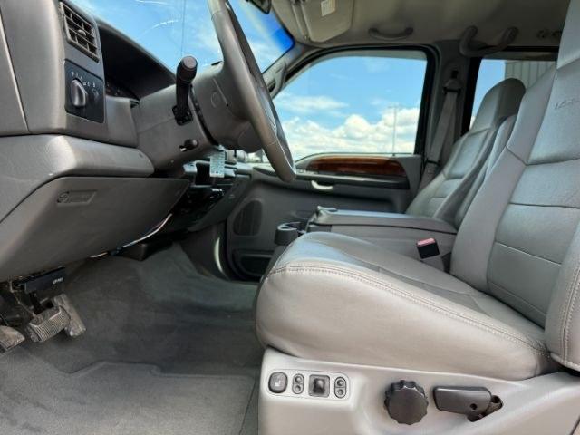 2002 BLACK /Medium Flint Ford F-350 LARIAT (1FTSW31F32E) with an Powerstroke 7.3L V-8 diesel direct injection engine, AUTOMATIC transmission, located at 1235 N Woodruff Ave., Idaho Falls, 83401, (208) 523-1053, 43.507172, -112.000488 - At Timberline Auto, finding a great deal on your next vehicle is always easy! Our experienced sales staff goal is to help find you the right vehicle at the right price! Our knowledgeable finance department has options for almost any credit score. We offer extended service contract options to prot - Photo#36