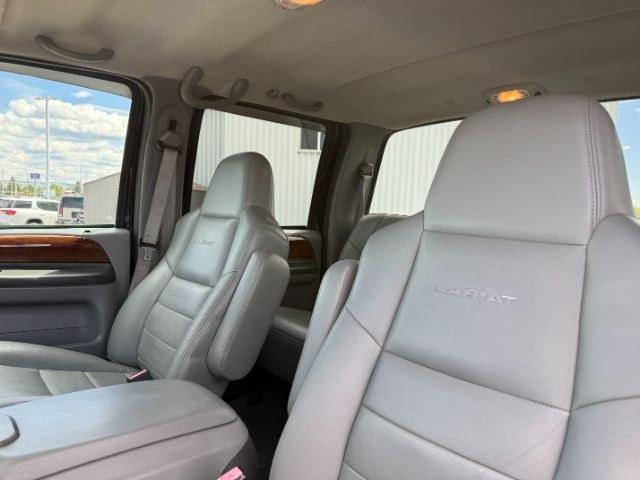2002 BLACK /Medium Flint Ford F-350 LARIAT (1FTSW31F32E) with an Powerstroke 7.3L V-8 diesel direct injection engine, AUTOMATIC transmission, located at 1235 N Woodruff Ave., Idaho Falls, 83401, (208) 523-1053, 43.507172, -112.000488 - At Timberline Auto, finding a great deal on your next vehicle is always easy! Our experienced sales staff goal is to help find you the right vehicle at the right price! Our knowledgeable finance department has options for almost any credit score. We offer extended service contract options to prot - Photo#43