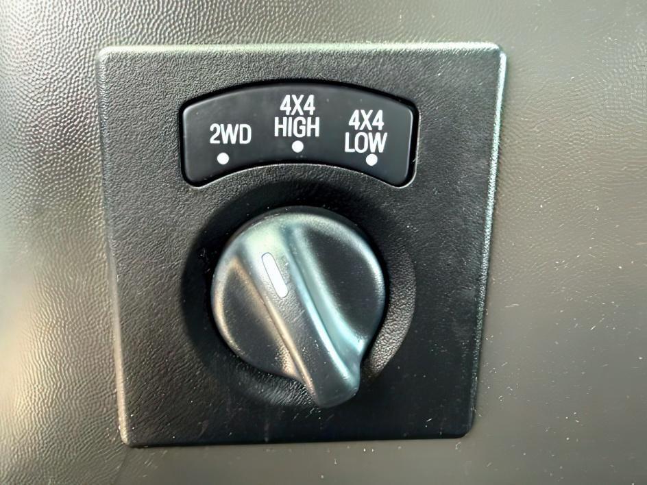 2002 BLACK /Medium Flint Ford F-350 LARIAT (1FTSW31F32E) with an Powerstroke 7.3L V-8 diesel direct injection engine, AUTOMATIC transmission, located at 1235 N Woodruff Ave., Idaho Falls, 83401, (208) 523-1053, 43.507172, -112.000488 - At Timberline Auto, finding a great deal on your next vehicle is always easy! Our experienced sales staff goal is to help find you the right vehicle at the right price! Our knowledgeable finance department has options for almost any credit score. We offer extended service contract options to prot - Photo#16