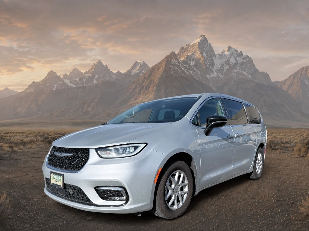 photo of 2024 Chrysler Pacifica Touring L