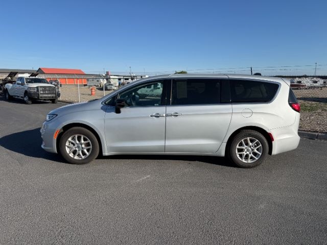 photo of 2024 Chrysler Pacifica Touring L