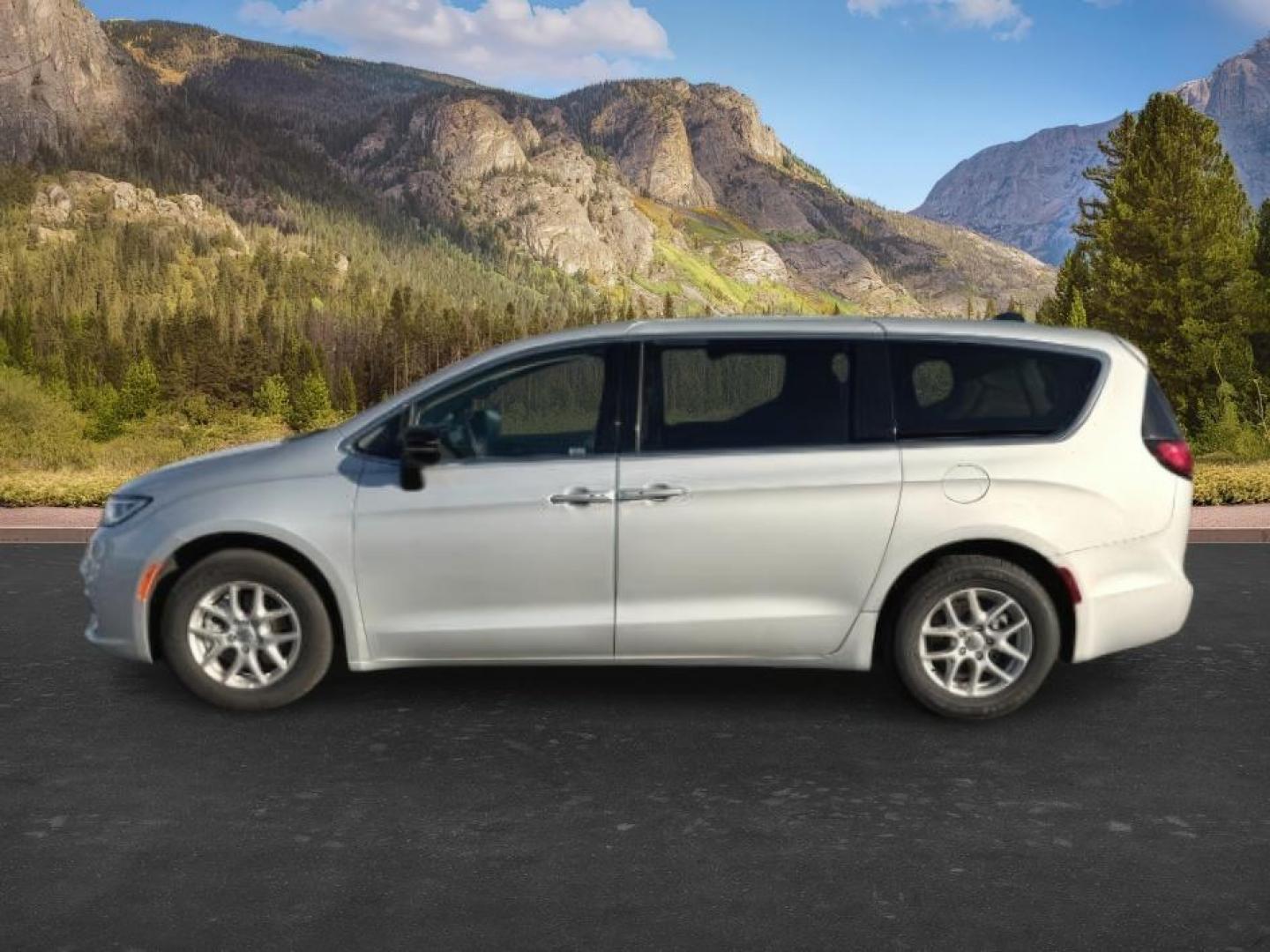 2024 Chrysler Pacifica Touring L's photo