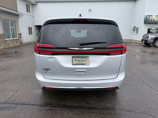 2024 SILVER /Black Chrysler Pacifica Touring L (2C4RC1BG0RR) with an Pentastar 3.6L V-6 DOHC engine, AUTOMATIC transmission, located at 1235 N Woodruff Ave., Idaho Falls, 83401, (208) 523-1053, 43.507172, -112.000488 - Extra passenger room and everyday family practicality take center stage in this 2024 Chrysler Pacifica, designed to keep passengers comfortable while giving drivers the flexibility needed for busy schedules. Sliding doors make loading passengers easier in tight parking spaces, while generous leg roo- Photo#31