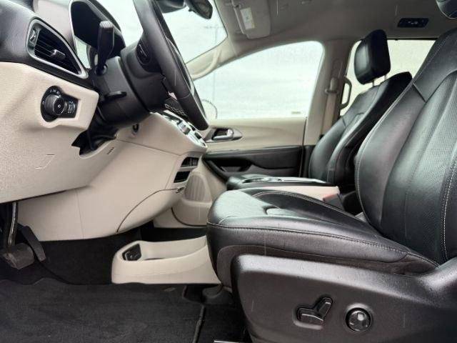 2024 SILVER /Black Chrysler Pacifica Touring L (2C4RC1BG0RR) with an Pentastar 3.6L V-6 DOHC engine, AUTOMATIC transmission, located at 1235 N Woodruff Ave., Idaho Falls, 83401, (208) 523-1053, 43.507172, -112.000488 - Extra passenger room and everyday family practicality take center stage in this 2024 Chrysler Pacifica, designed to keep passengers comfortable while giving drivers the flexibility needed for busy schedules. Sliding doors make loading passengers easier in tight parking spaces, while generous leg roo- Photo#42