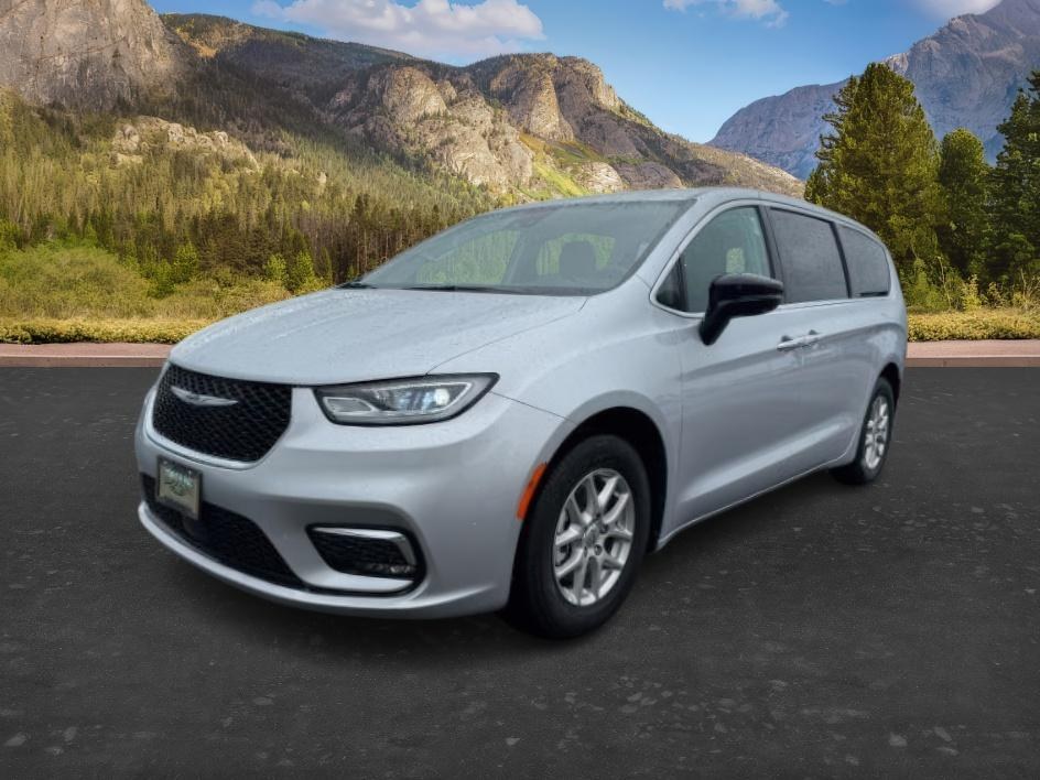 photo of 2024 Chrysler Pacifica Touring L
