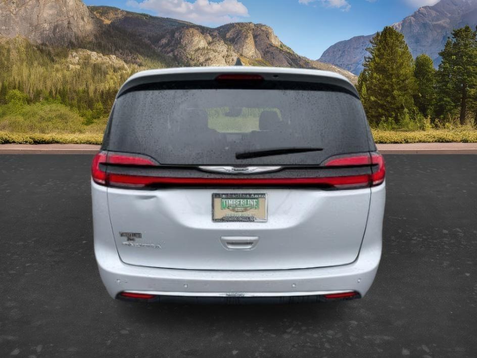 2024 SILVER /Black Chrysler Pacifica Touring L (2C4RC1BG0RR) with an Pentastar 3.6L V-6 DOHC engine, AUTOMATIC transmission, located at 1235 N Woodruff Ave., Idaho Falls, 83401, (208) 523-1053, 43.507172, -112.000488 - Extra passenger room and everyday family practicality take center stage in this 2024 Chrysler Pacifica, designed to keep passengers comfortable while giving drivers the flexibility needed for busy schedules. Sliding doors make loading passengers easier in tight parking spaces, while generous leg roo- Photo#3