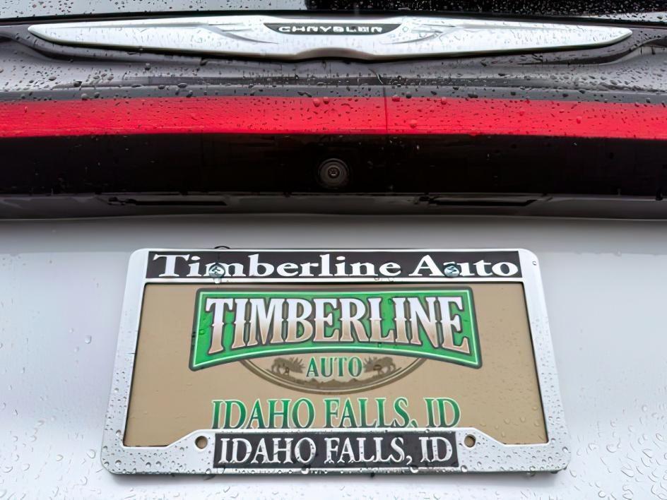 2024 SILVER /Black Chrysler Pacifica Touring L (2C4RC1BG0RR) with an Pentastar 3.6L V-6 DOHC engine, AUTOMATIC transmission, located at 1235 N Woodruff Ave., Idaho Falls, 83401, (208) 523-1053, 43.507172, -112.000488 - Extra passenger room and everyday family practicality take center stage in this 2024 Chrysler Pacifica, designed to keep passengers comfortable while giving drivers the flexibility needed for busy schedules. Sliding doors make loading passengers easier in tight parking spaces, while generous leg roo- Photo#4
