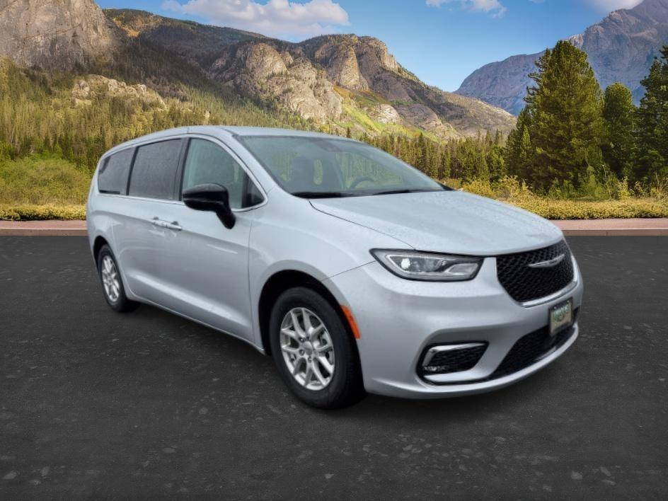 2024 SILVER /Black Chrysler Pacifica Touring L (2C4RC1BG0RR) with an Pentastar 3.6L V-6 DOHC engine, AUTOMATIC transmission, located at 1235 N Woodruff Ave., Idaho Falls, 83401, (208) 523-1053, 43.507172, -112.000488 - Extra passenger room and everyday family practicality take center stage in this 2024 Chrysler Pacifica, designed to keep passengers comfortable while giving drivers the flexibility needed for busy schedules. Sliding doors make loading passengers easier in tight parking spaces, while generous leg roo- Photo#10