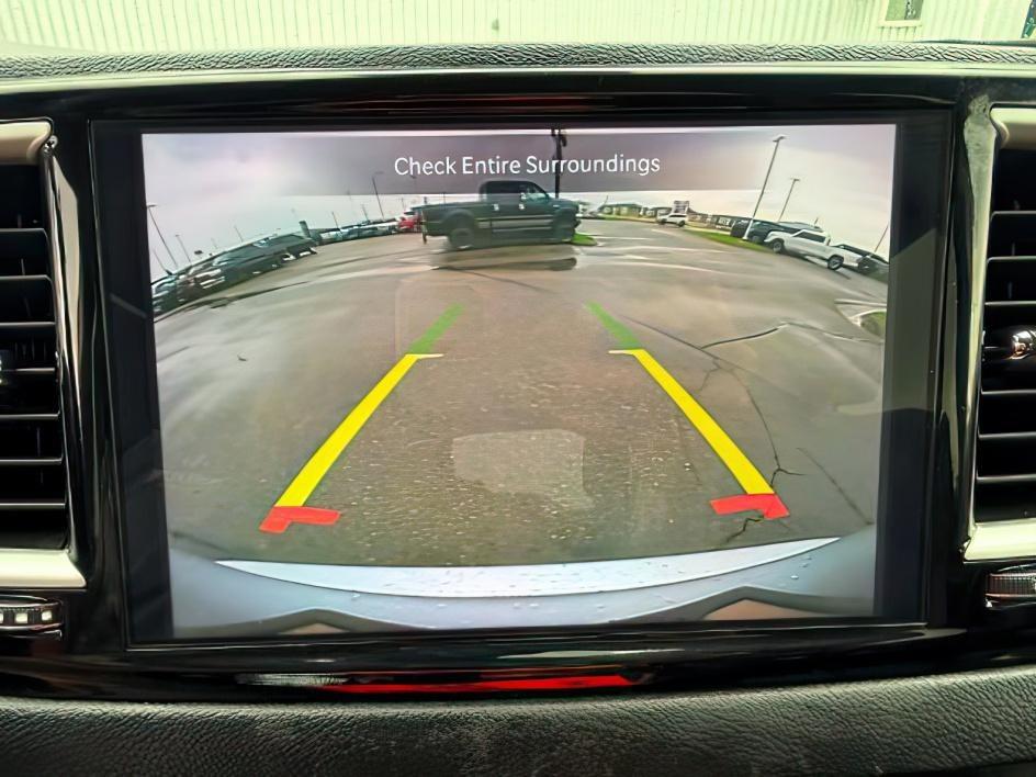 2024 SILVER /Black Chrysler Pacifica Touring L (2C4RC1BG0RR) with an Pentastar 3.6L V-6 DOHC engine, AUTOMATIC transmission, located at 1235 N Woodruff Ave., Idaho Falls, 83401, (208) 523-1053, 43.507172, -112.000488 - Extra passenger room and everyday family practicality take center stage in this 2024 Chrysler Pacifica, designed to keep passengers comfortable while giving drivers the flexibility needed for busy schedules. Sliding doors make loading passengers easier in tight parking spaces, while generous leg roo- Photo#18
