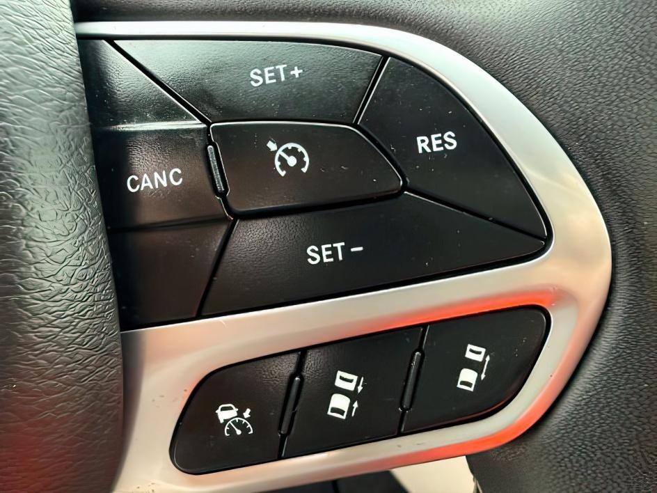 2024 SILVER /Black Chrysler Pacifica Touring L (2C4RC1BG0RR) with an Pentastar 3.6L V-6 DOHC engine, AUTOMATIC transmission, located at 1235 N Woodruff Ave., Idaho Falls, 83401, (208) 523-1053, 43.507172, -112.000488 - Extra passenger room and everyday family practicality take center stage in this 2024 Chrysler Pacifica, designed to keep passengers comfortable while giving drivers the flexibility needed for busy schedules. Sliding doors make loading passengers easier in tight parking spaces, while generous leg roo- Photo#21