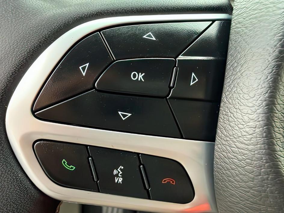 2024 SILVER /Black Chrysler Pacifica Touring L (2C4RC1BG0RR) with an Pentastar 3.6L V-6 DOHC engine, AUTOMATIC transmission, located at 1235 N Woodruff Ave., Idaho Falls, 83401, (208) 523-1053, 43.507172, -112.000488 - Extra passenger room and everyday family practicality take center stage in this 2024 Chrysler Pacifica, designed to keep passengers comfortable while giving drivers the flexibility needed for busy schedules. Sliding doors make loading passengers easier in tight parking spaces, while generous leg roo- Photo#22