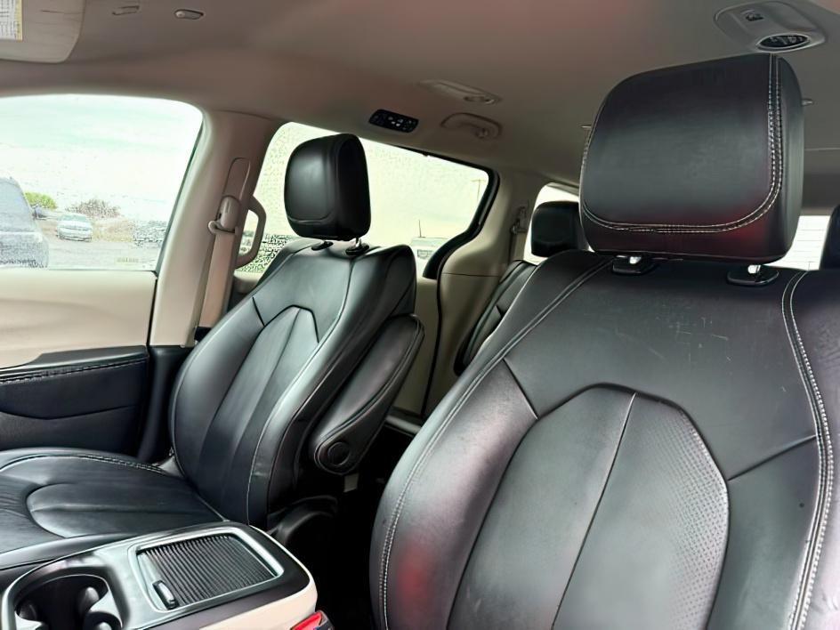 2024 SILVER /Black Chrysler Pacifica Touring L (2C4RC1BG0RR) with an Pentastar 3.6L V-6 DOHC engine, AUTOMATIC transmission, located at 1235 N Woodruff Ave., Idaho Falls, 83401, (208) 523-1053, 43.507172, -112.000488 - Extra passenger room and everyday family practicality take center stage in this 2024 Chrysler Pacifica, designed to keep passengers comfortable while giving drivers the flexibility needed for busy schedules. Sliding doors make loading passengers easier in tight parking spaces, while generous leg roo- Photo#23