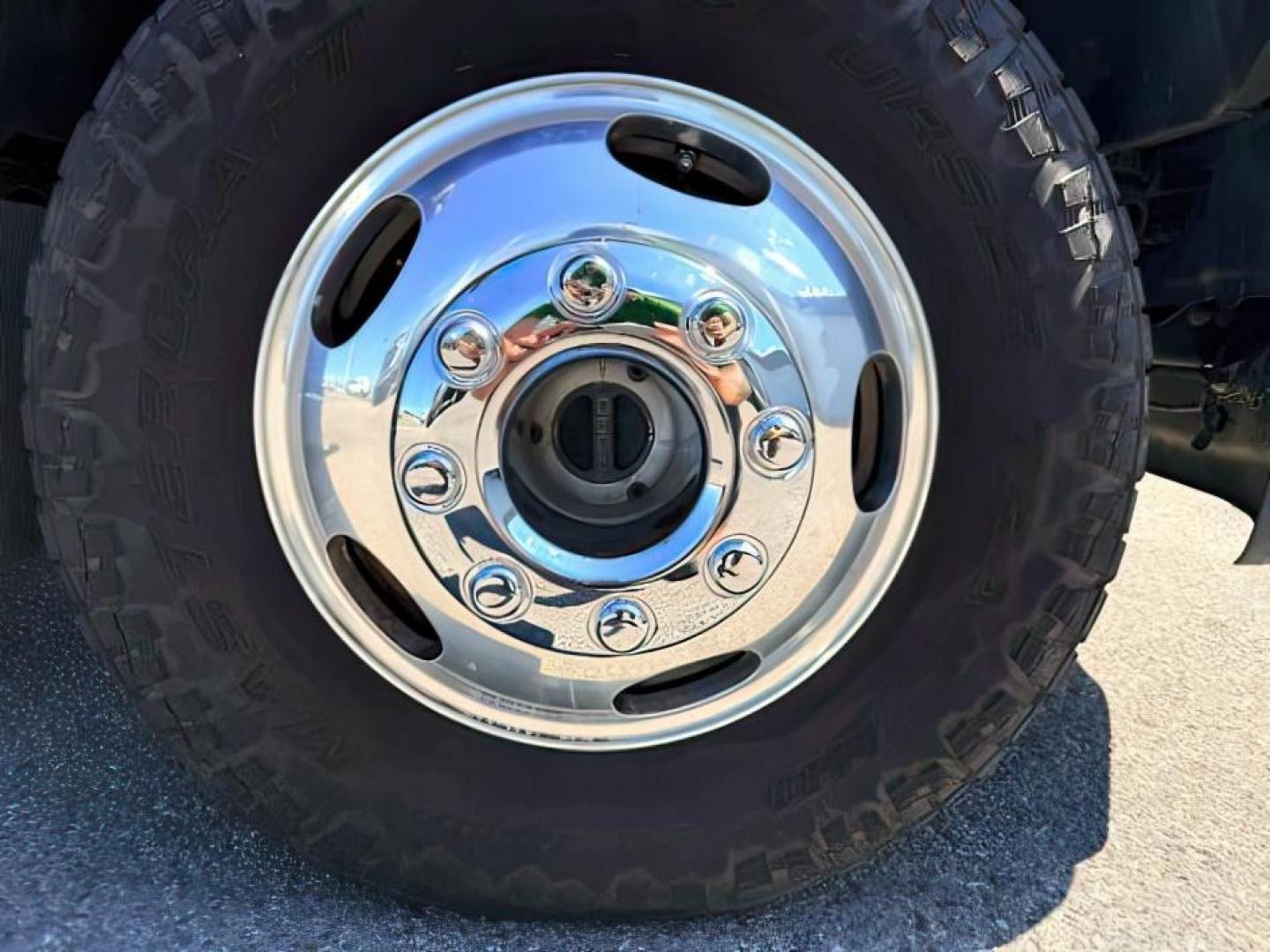 2019 GRAY /Black Ford F-350 (1FT8W3DT0KE) with an Powerstroke 67L V-8 diesel direct injection engine, Automatic transmission, located at 1175 N Woodruff Ave, Idaho Falls, ID, 83401, 43.506901, -111.999657 - This 2019 Ford F-350 Super Duty dually is built for serious towing, hauling, and heavy-duty capability. Powered by a 6.7L Power Stroke diesel, it delivers the torque and strength needed for large trailers, equipment, and demanding workloads. Dual rear wheels add extra stability and confidence when p- Photo#11
